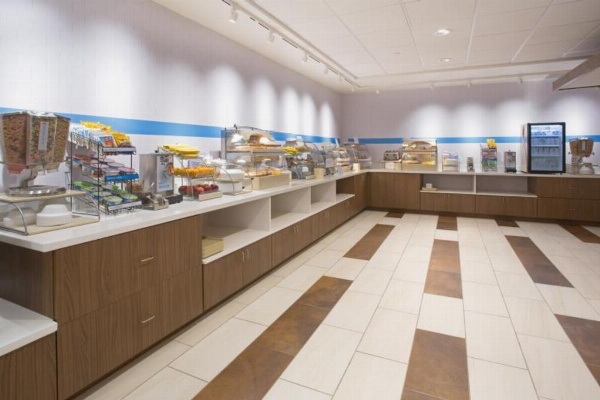 Holiday Inn Express & Suites Lakeland South Main image