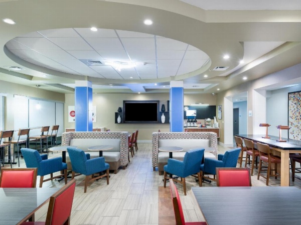 Holiday Inn Express & Suites Lakeland South image 22